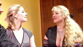 Nuori kokematon Pari saa apua Kypsä naapuri hänen ensimmäinen kolmen kimppa Panna