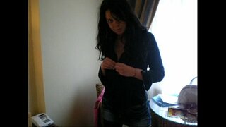 Italiensk amatorial Lilly strip og onanerer