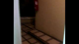 Kapı açık zengin inliyor ile otelde karısı Cojiendo