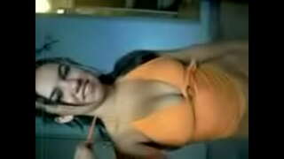 نوجوان hottie لے آف کپڑے