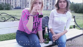 FirstBGG.com - Jane Fox &amp;amp; Bella Donna - Trio Kun Ĉiuj Naturaj Knabinoj