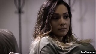 ���ວີຈິນໄອລຸ້ນຍໍາໂດຍແປກຄົວຫມູ່ເພື່ອນໃຫຍ່ແລ່ນ