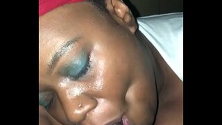 Emmeyi bırakmazdı nj