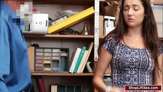 LP officer geleckt und gefickt Lily Adams wet pussy in doggystyle