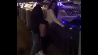 تناول عاهرة في الشارع في موسكو ، 