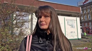 ALMAENEG SGOWTIAID - DWFN FFYCIN ASS ar Gyfer VICTORIA MELFED ar ÔL LLUNIAU O SAETHU PORN CYNTAF