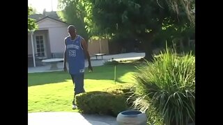 Eebenpuu MILF saa nher kusipää porattu rasvaa musta kukko karhu uima-altaalla