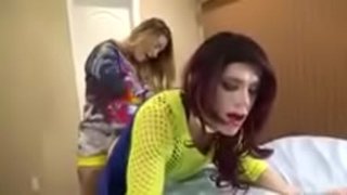 Сисси страпон аз ҳукмрон занон аз боло