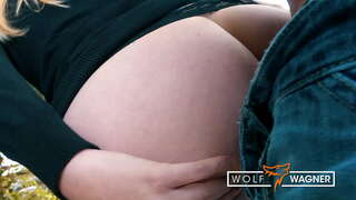 Konservativ aussehende Fra CLAUDIA SWEA weist him Hir bannenzeg Schlampe a geet de ganze Wee an der ëffentlechkeet (FULL SCENE)! ▁▃▅▆ WOLF WAGNER DATUM ▆▅▃▁ wolfwagner.Datum