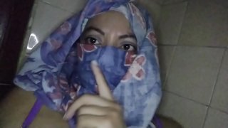 Arab Mami Poartă Niqab Squirts Pasarica Ei GREU