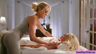 Милфа Брэнди Лав kömək edir pişik aşağı çatmışdır öz Клиентки Lirəsi Lowes nail orgazm